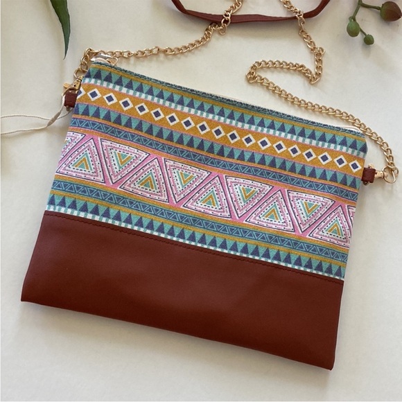 Boho Aztec Print Crossbody/Wristlet - Picture 5 of 12